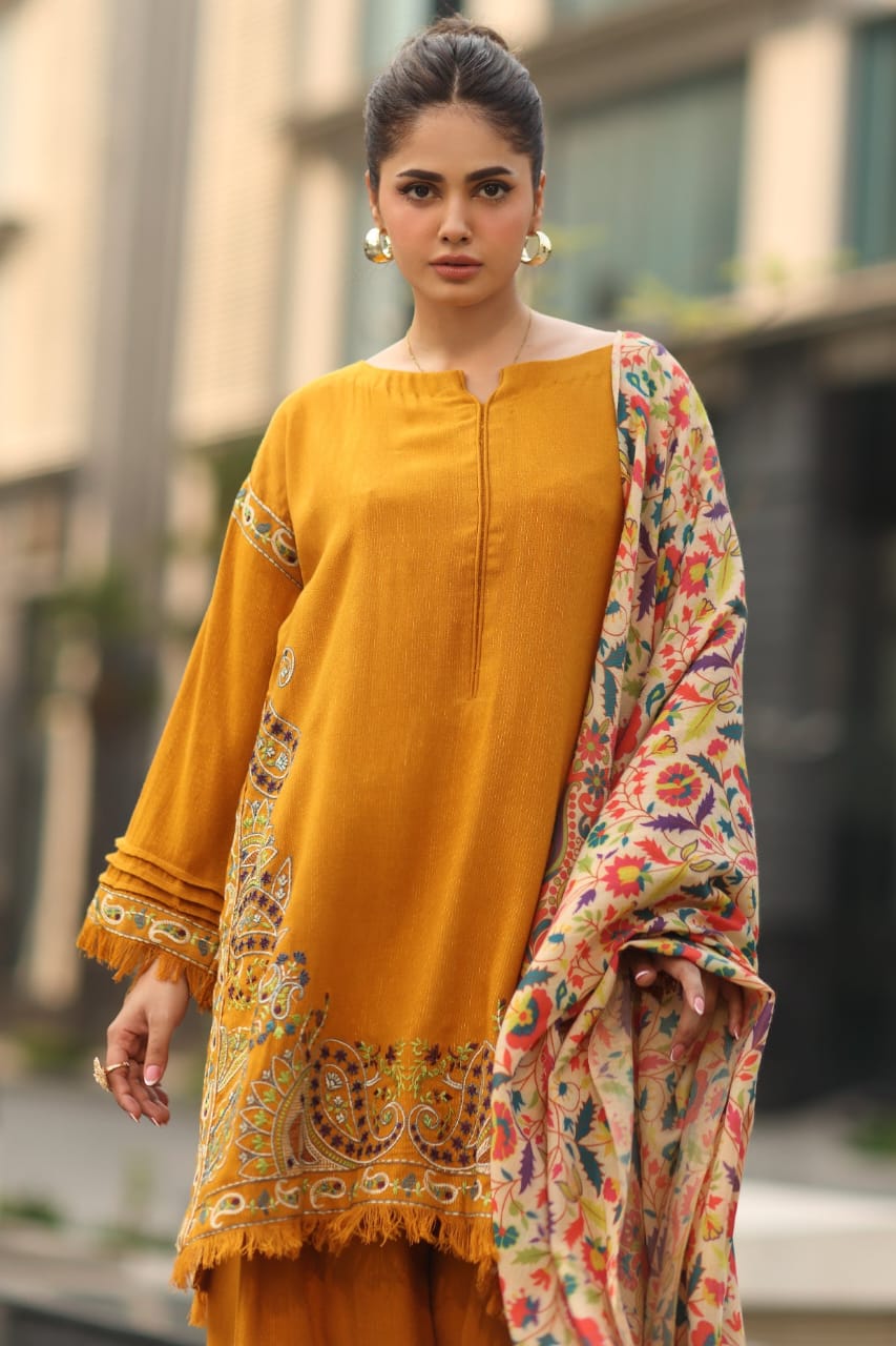 Charizma Lawn Embroiderd 3Pc Unstiched Suit With Printed Bana Dora Shawl